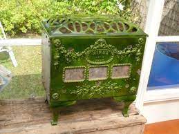 With heat outputs ranging from 4.7kw to a toasty 11kw, you can cosy up with a choice of 9 enamel colours to suit your personal preference! Mirus French Antique Wood Burning Stove Green Enamel 1910 250194217
