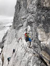 Es läuft ein polizeieinsatz mit hubschrauber. Durchs Hollental Auf Die Zugspitze See You On The Outside