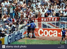 Se viraliza una imagen inédita, tomada desde la platea del estadio azteca, donde se aprecia la dimensión de la jugada de todos los tiempos y la cola del barrilete cósmico que formaron los ingleses. Antonio G Santos Tony En Twitter Mexico 86 El Diego Que Mete El Gol Y Lo Grita En La Cara De Los Ingleses