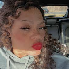 Where can I get a Russian Manicure? 💅🏻