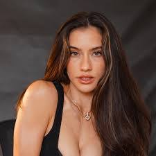 Rebecca Janes's Instagram, Twitter & Facebook