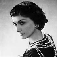 Aforisma di Coco Chanel: Se una donna è malvestita si n...