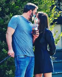 The knives out star, 33, was. Ben Affleck And Ana De Armas Kiss Through Their Face Masks