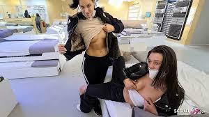 Alman seks skandal ffm üçlü içinde kamu alışveriş merkezi