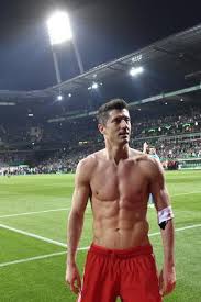 Reprezentant naszego kraju pokonał golkipera gospodarzy marwina hitza w 15. Robert Lewandowski Trafil Hannover Piekny Gol Polaka Wideo Super Express
