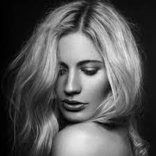 Nicole Hempel's Instagram, Twitter & Facebook