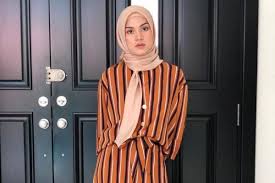 Jaket ini cocok bakal perjalanan jauh lalu bakal menanjak gunung. 7 Fesyen Selebriti Tanah Air Ini Sesuai Untuk Wanita Bertudung Wanista Com