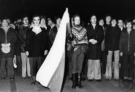 Maybe you would like to learn more about one of these? Przykladowe Zdjecia Ze Zbioru Fotografii Przedstawiajacych Czlonkow Konfederacji Polski Niepodleglej Podczas Manifestacji Przy Grobie Nieznanego Zolnierza W Warszawie W Zwiazku Z Obchodami Swieta Niepodleglosci W 1978 I 1981 R Ipn Bu 024 221