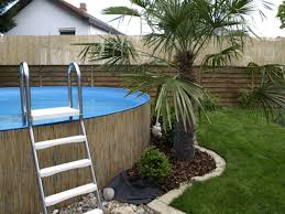 Ihre gestaltung ist je nach dem geschmack der besitzer völlig verschieden und so unterscheiden sich auch die pools, die am besten dazu passen. Effektvolle Poolgestaltung Im Garten Archzine Net