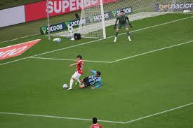 Pênalti Polêmico no Gre-Nal! Decisão da Arbitragem Divide Opiniões! - Imagen principal del artículo