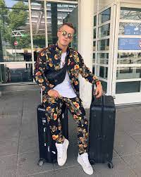 Niklas dorsch, 23, from germany kaa gent, since 2020 defensive midfield market value: Swag Alarm Bayern Spieler Sorgt Mit Outfit Fur Aufsehen Fc Bayern