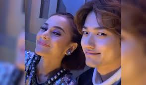 Wawancarai EXO di HUT Transmedia, Gaya Asyik Lee Jeong Hoon dan Astrid Tiar  Banjir Pujian