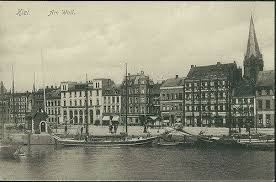 Wall Und Bootshafen Um 1905 Kiel Signatur 26 544 Klassifikation Wall Einzelne Strassen W Bootshafen Hafen Kais Schiffsbrucken Gemeinfrei Schiff Stadt
