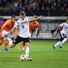 Latest on real madrid midfielder toni kroos including news, stats, videos, highlights and more on espn. Report Real Madrid Midfielder Toni Kroos Set To Retire From The German Nt After The Euros Bavarian Football Works