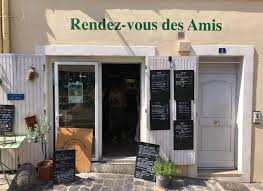 Restaurant Exterieur Et Bar A Tapas Marseille Le Rendez Vous Des Amis Love Spots