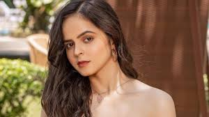 Tarak Mehtas Sonu crosses all limits of bo*ldness, poses s*xy in black  tight dress, see photos - informalnewz