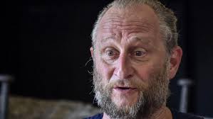 Mais votre jeunesse peut aussi déranger ou, au moins, faire réagir autour de vous. J Ai Trop La Trouille Benoit Poelvoorde Angoisse A L Idee De Devenir Pere