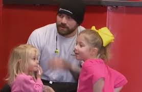 Teen mom 2 alum chelsea houska's baby daddy adam lind has a warrant out for his arrest due to unpaid child support for their daughter aubree, 11. Teen Mom 2 Dad Adam Lind Has Officially Signed Away His Parental Rights For Youngest Daughter Paislee Exclusive Details The Ashley S Reality Roundup