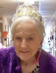 Mindy Evans's Instagram, Twitter & Facebook