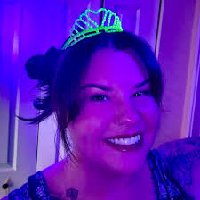 Can we please talk about how amazing of a character Samantha is in Dungeon  Crawler Carl? I don't think I've ever laughed so hard at a book in my life.  PS I