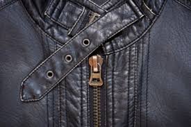 Un Blouson En Cuir Peut Durer Longtemps A Condition D Etre Bien Nettoye Cuir Comment Nettoyer Blouson Cuir
