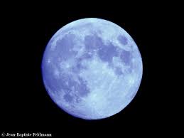 En théorie, il y a chaque mois une pleine lune, plus précisément tous les 29 jours. La Lune Bleue Seconde Pleine Lune Du Mois De Juillet