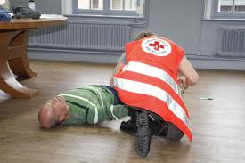 La croix blanche de mérignac forte de son expérience depuis plus de 10 ans dans la formation grand publique vous propose un stage psc1 accessible accessible pour tous. Abbeville Des Formations Aux Gestes Qui Sauvent A La Croix Rouge Le Journal D Abbeville