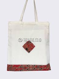 Cara membuat kerajinan dari kain blacu goody bag kain blacu kain blacu jogja kain blacu tc grosir kain blacu bandung kain blacu grosir toko kain blacu di denpasar grosir kain blacu di solo. Jual Souvenir Tas Blacu Jogja Batik Custom Sablon Thebatik Co Id