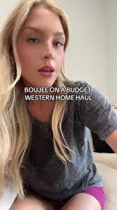 Amanda Eddington's Instagram, Twitter & Facebook