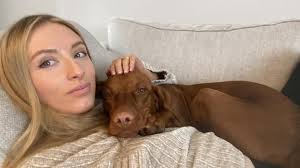 My absolute smallest and cutest, toypoodle client all of 23 cm tall💕