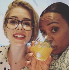 Even though the series wrapped up its vast universe in january of 2020, fans could not stop raving about the shit emily bett put into her character. Aisha Tyler Reveals She S Dating Actress Emily Bett Rickards Thejasminebrand