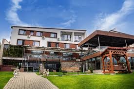Crăciunul și anul nou sunt întotdeauna momente speciale la hotel boutique roser house, iar anul acesta nu facem excepție chiar dacă este o perioadă mai grea pentru toată lumea.este un moment de sărbătoare în. Home Hotel Roser House Colibita