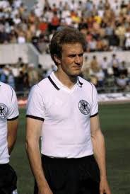 I've come up against zico and maradona, and i now know who's the best player in the world: Karl Heinz Rummenigge 1980 Fotos Imago Images Nationalmannschaft Fussball Bund Deutsche Fussball Bund