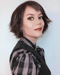 Vee Elle as Alice Cullen