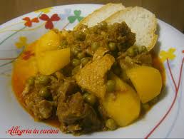 Ricetta dello spezzatino di manzo con patate al vino rosato cotto nella pentola a pressione Spezzatino Con Patate E Piselli Pentola A Pressione Allegria In Cucina