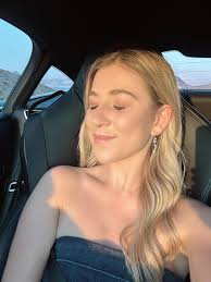 Limiting self-talk. We all experience it but rarely do we investigate it.  🧐 I recently had the courage to question the false narratives and beliefs  I have about myself. It is challenging…