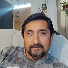 ☝️ “Ahora hay mucho plástico. Veamos si podemos limpiar todo antes de que  empiece a llover y todo este plástico acabe en el océano”, comenta en cada  uno de sus videos. 🌧️