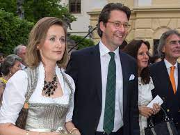 Zugleich hat er auch einiges angestoßen. Berlin Passau Andreas Scheuer Csu Und Ehefrau Sabine Haben Sich Getrennt Politik