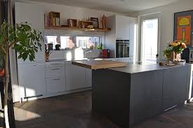 Kuche Mit Metallarbeitsplatten