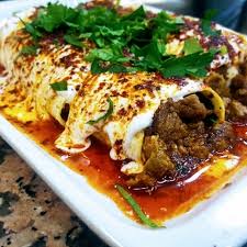 Mersin'e has etli bir dürüm çeşidi olan tantuni, sotelenen etlerin çoğunlukla kuyruk yağ ilavesiyle sacda pişirilmesiyle hazırlandığı çok lezzetli bir yöresel tarifimiz. Oz Mersin Tantuni Turkisches Restaurant In Bremen