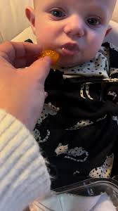 Moeder Laten Zeoegen En Dochter Kijkt