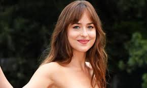 Dakota johnson is the daughter of actors don johnson and melanie griffith. Ungkap Orientasi Seksualnya Dakota Johnson Penyuka Sesama Jenis Winnetnews Com