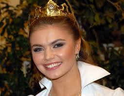 Похудеть (по гимнастическим меркам алина была. Alina Kabaeva V Kipenno Beloj Sorochke I Pritalennom Zhakete Vyshla V Svet