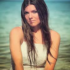 Fratele Paulei Seling e convins ca a fost imbolnavit intentionat! "Pot  banui ca apropiati ai parintilor sau ai mei au copii dupa chei si intra in  apartament"! Artista a dezvaluit ca tanarul,