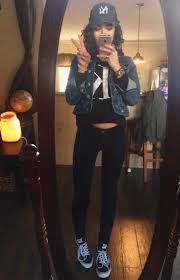 Baddie Black And White Vans Outfit High Top Vans Outfit Casual And Cute For Cool Fall Winter Days High Top Vans Outfit High Tops Outfit High Top Vans