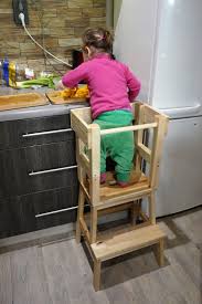 chaise d apprentissage montessori escabeau pour enfants tour d observation montessori ikea montessori