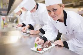 توظيف 12 طباخ رجال ونساء للعمل بدولة فرنسا Chef Cuisinier Cuisine Basique Grand Chef Cuisinier