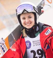 Während chiara hölzl (österreich) mit ihrem vierten saisonsieg die führung im gesamtweltcup übernahm, musste die olympiazweite katharina althaus auf ihrer heimschanze als 19. Chiara Holzl Mit Weitestem Sprung Im Training
