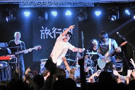 奔跑在孤傲的路上吉他谱_旅行团乐队_弹唱谱_和弦谱_吉他吧手机版