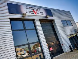 Chipsaway specialists offer a mobile car dent removal and repair service, where they can complete a dent removal and respray in just a few hours. Paintless Mobile Car Dent Repair Near Me West London Dent Devils